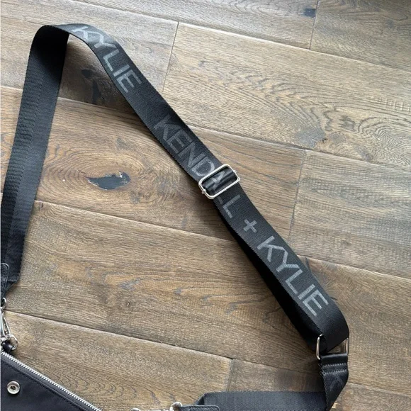 Kendall + Kyle Black Crossbody Bag - Picture 5 of 10